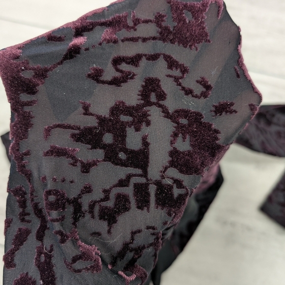 Vera Wang Women's Purple Velvet Burnout Long Sleeve Top Blouse Size Large - Picture 7 of 8